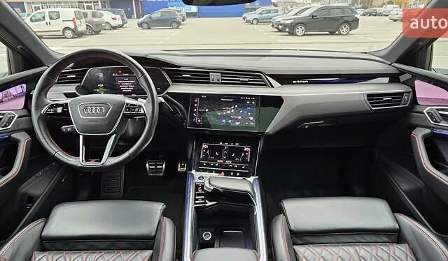 Серый Ауди Q8 Sportback e-tron, объемом двигателя 0 л и пробегом 65 тыс. км за 59999 $, фото 111 на Automoto.ua