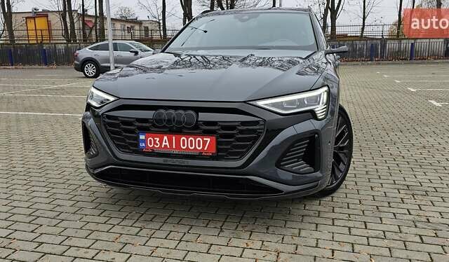 Серый Ауди Q8 Sportback e-tron, объемом двигателя 0 л и пробегом 65 тыс. км за 59999 $, фото 9 на Automoto.ua