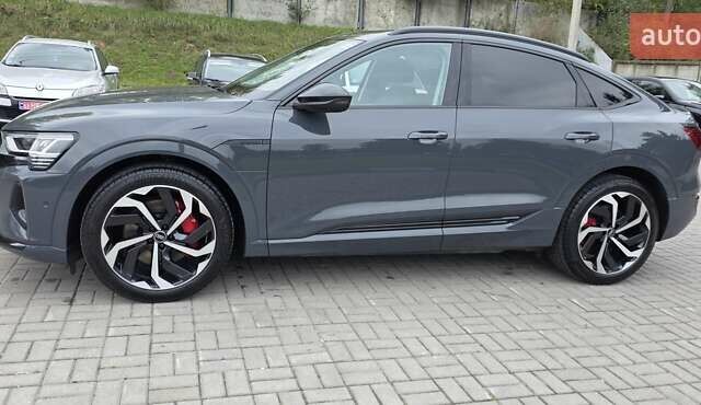 Серый Ауди Q8 Sportback e-tron, объемом двигателя 0 л и пробегом 20 тыс. км за 64800 $, фото 29 на Automoto.ua