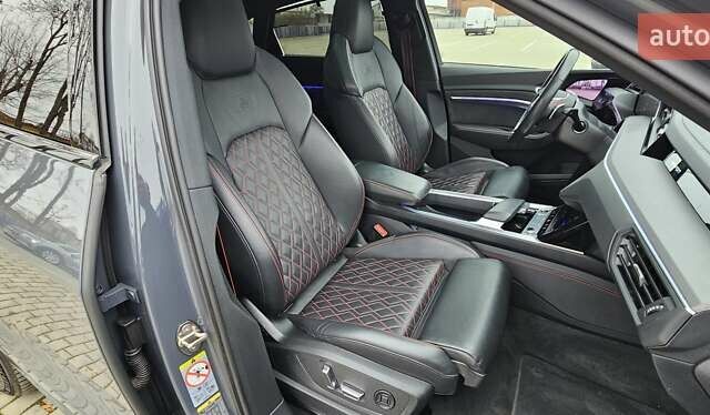 Серый Ауди Q8 Sportback e-tron, объемом двигателя 0 л и пробегом 65 тыс. км за 59999 $, фото 104 на Automoto.ua