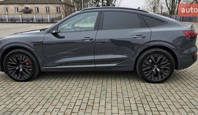 Серый Ауди Q8 Sportback e-tron, объемом двигателя 0 л и пробегом 65 тыс. км за 59999 $, фото 28 на Automoto.ua