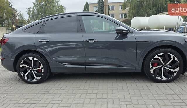 Серый Ауди Q8 Sportback e-tron, объемом двигателя 0 л и пробегом 20 тыс. км за 64800 $, фото 15 на Automoto.ua