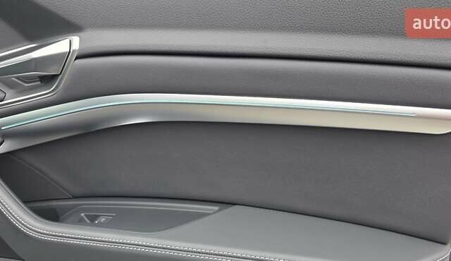 Серый Ауди Q8 Sportback e-tron, объемом двигателя 0 л и пробегом 20 тыс. км за 64800 $, фото 82 на Automoto.ua