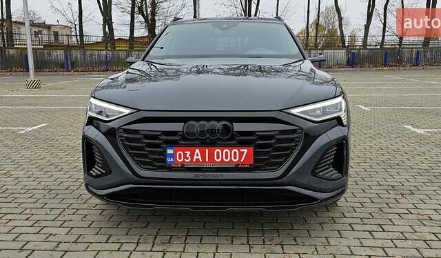 Серый Ауди Q8 Sportback e-tron, объемом двигателя 0 л и пробегом 65 тыс. км за 59999 $, фото 59 на Automoto.ua