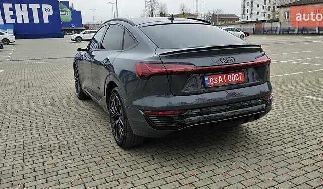 Серый Ауди Q8 Sportback e-tron, объемом двигателя 0 л и пробегом 65 тыс. км за 59999 $, фото 35 на Automoto.ua