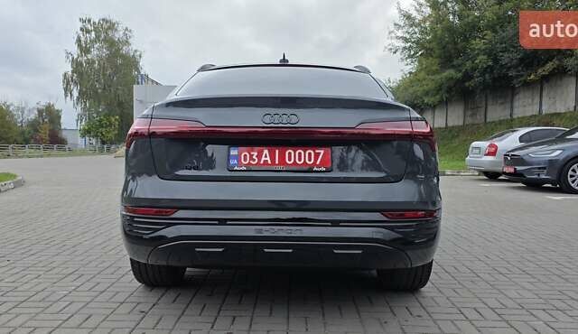 Серый Ауди Q8 Sportback e-tron, объемом двигателя 0 л и пробегом 20 тыс. км за 64800 $, фото 21 на Automoto.ua