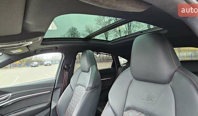 Серый Ауди Q8 Sportback e-tron, объемом двигателя 0 л и пробегом 65 тыс. км за 59999 $, фото 133 на Automoto.ua