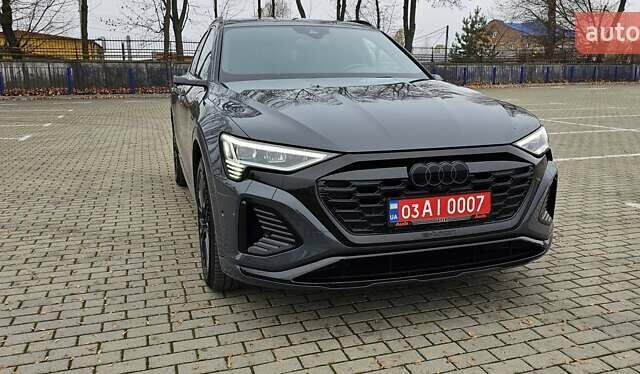 Серый Ауди Q8 Sportback e-tron, объемом двигателя 0 л и пробегом 65 тыс. км за 59999 $, фото 57 на Automoto.ua
