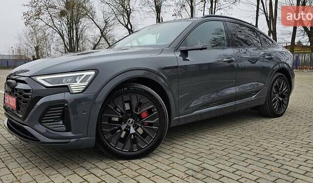 Серый Ауди Q8 Sportback e-tron, объемом двигателя 0 л и пробегом 65 тыс. км за 59999 $, фото 13 на Automoto.ua