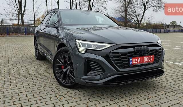 Серый Ауди Q8 Sportback e-tron, объемом двигателя 0 л и пробегом 65 тыс. км за 59999 $, фото 5 на Automoto.ua