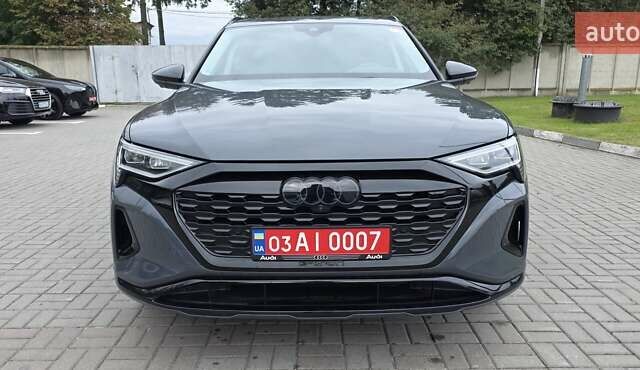 Серый Ауди Q8 Sportback e-tron, объемом двигателя 0 л и пробегом 20 тыс. км за 64800 $, фото 8 на Automoto.ua