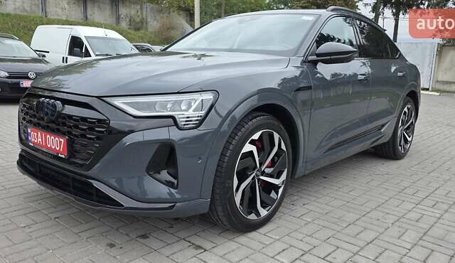 Серый Ауди Q8 Sportback e-tron, объемом двигателя 0 л и пробегом 20 тыс. км за 64800 $, фото 30 на Automoto.ua