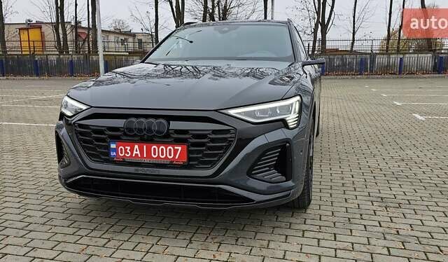 Серый Ауди Q8 Sportback e-tron, объемом двигателя 0 л и пробегом 65 тыс. км за 59999 $, фото 60 на Automoto.ua