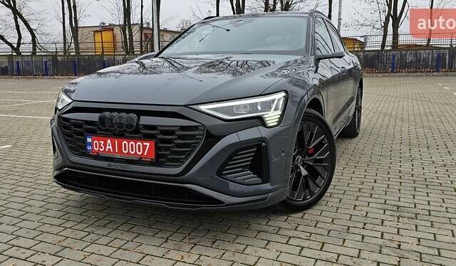 Серый Ауди Q8 Sportback e-tron, объемом двигателя 0 л и пробегом 65 тыс. км за 59999 $, фото 10 на Automoto.ua