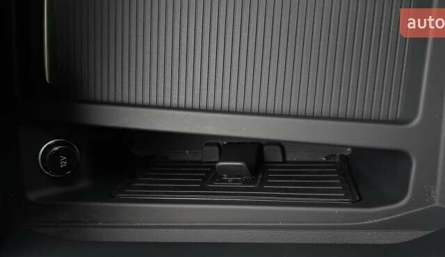 Серый Ауди Q8 Sportback e-tron, объемом двигателя 0 л и пробегом 20 тыс. км за 64800 $, фото 93 на Automoto.ua