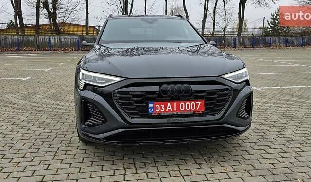 Серый Ауди Q8 Sportback e-tron, объемом двигателя 0 л и пробегом 65 тыс. км за 59999 $, фото 58 на Automoto.ua