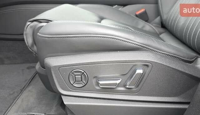 Серый Ауди Q8 Sportback e-tron, объемом двигателя 0 л и пробегом 20 тыс. км за 64800 $, фото 65 на Automoto.ua