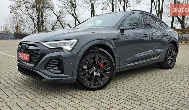 Серый Ауди Q8 Sportback e-tron, объемом двигателя 0 л и пробегом 65 тыс. км за 59999 $, фото 7 на Automoto.ua