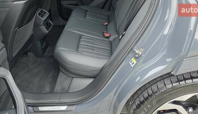 Серый Ауди Q8 Sportback e-tron, объемом двигателя 0 л и пробегом 20 тыс. км за 64800 $, фото 77 на Automoto.ua