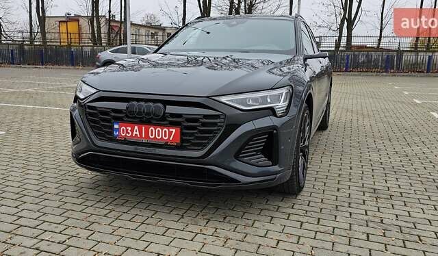 Серый Ауди Q8 Sportback e-tron, объемом двигателя 0 л и пробегом 65 тыс. км за 59999 $, фото 19 на Automoto.ua