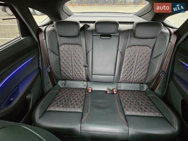 Серый Ауди Q8 Sportback e-tron, объемом двигателя 0 л и пробегом 65 тыс. км за 59999 $, фото 94 на Automoto.ua