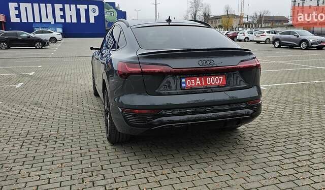 Серый Ауди Q8 Sportback e-tron, объемом двигателя 0 л и пробегом 65 тыс. км за 59999 $, фото 36 на Automoto.ua