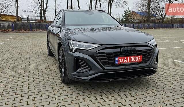 Серый Ауди Q8 Sportback e-tron, объемом двигателя 0 л и пробегом 65 тыс. км за 59999 $, фото 15 на Automoto.ua