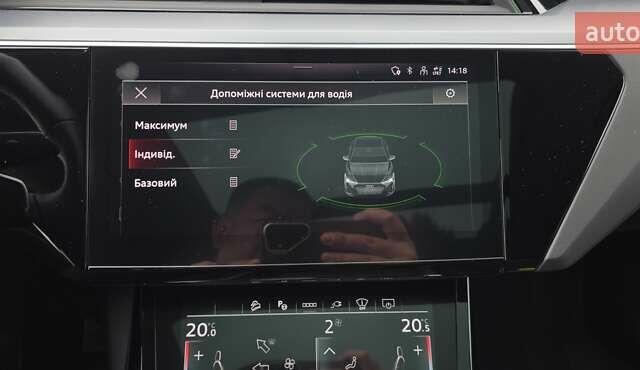 Серый Ауди Q8 Sportback e-tron, объемом двигателя 0 л и пробегом 20 тыс. км за 64800 $, фото 97 на Automoto.ua