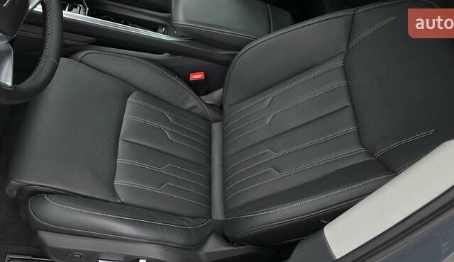 Серый Ауди Q8 Sportback e-tron, объемом двигателя 0 л и пробегом 20 тыс. км за 64800 $, фото 64 на Automoto.ua