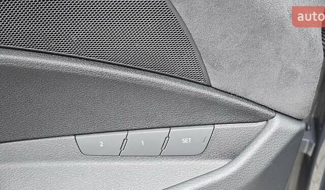 Серый Ауди Q8 Sportback e-tron, объемом двигателя 0 л и пробегом 65 тыс. км за 59999 $, фото 139 на Automoto.ua