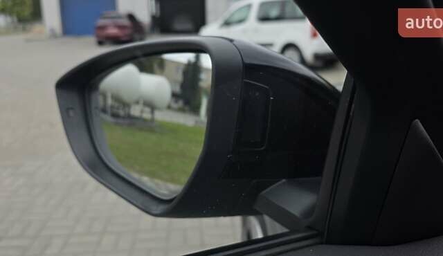 Серый Ауди Q8 Sportback e-tron, объемом двигателя 0 л и пробегом 20 тыс. км за 64800 $, фото 61 на Automoto.ua