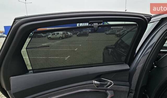 Серый Ауди Q8 Sportback e-tron, объемом двигателя 0 л и пробегом 65 тыс. км за 59999 $, фото 128 на Automoto.ua