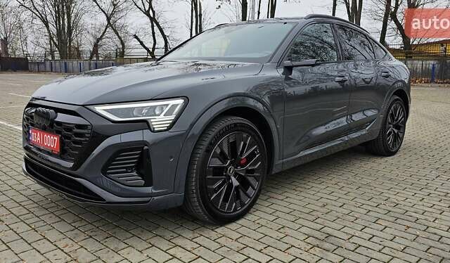 Серый Ауди Q8 Sportback e-tron, объемом двигателя 0 л и пробегом 65 тыс. км за 59999 $, фото 63 на Automoto.ua