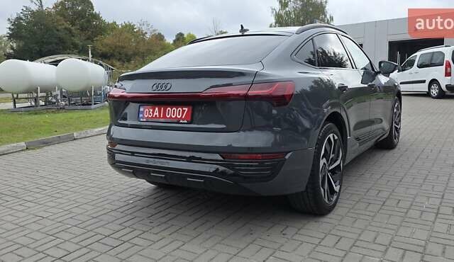 Серый Ауди Q8 Sportback e-tron, объемом двигателя 0 л и пробегом 20 тыс. км за 64800 $, фото 19 на Automoto.ua