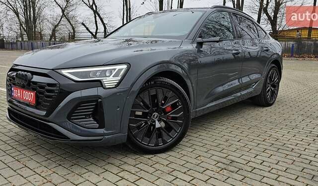 Серый Ауди Q8 Sportback e-tron, объемом двигателя 0 л и пробегом 65 тыс. км за 59999 $, фото 12 на Automoto.ua