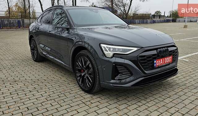 Серый Ауди Q8 Sportback e-tron, объемом двигателя 0 л и пробегом 65 тыс. км за 59999 $, фото 55 на Automoto.ua