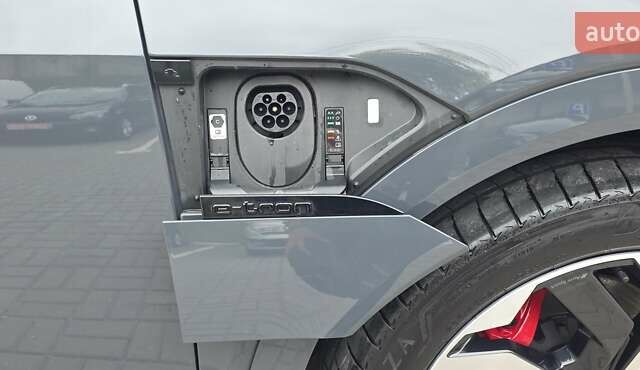 Серый Ауди Q8 Sportback e-tron, объемом двигателя 0 л и пробегом 20 тыс. км за 64800 $, фото 46 на Automoto.ua