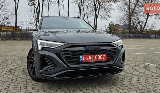 Серый Ауди Q8 Sportback e-tron, объемом двигателя 0 л и пробегом 65 тыс. км за 59999 $, фото 6 на Automoto.ua