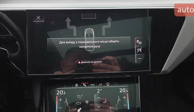 Серый Ауди Q8 Sportback e-tron, объемом двигателя 0 л и пробегом 20 тыс. км за 64800 $, фото 96 на Automoto.ua