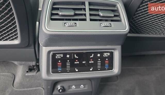 Серый Ауди Q8 Sportback e-tron, объемом двигателя 0 л и пробегом 20 тыс. км за 64800 $, фото 72 на Automoto.ua