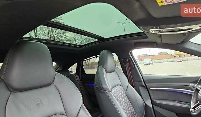 Серый Ауди Q8 Sportback e-tron, объемом двигателя 0 л и пробегом 65 тыс. км за 59999 $, фото 103 на Automoto.ua