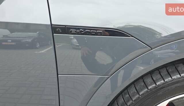 Серый Ауди Q8 Sportback e-tron, объемом двигателя 0 л и пробегом 20 тыс. км за 64800 $, фото 45 на Automoto.ua