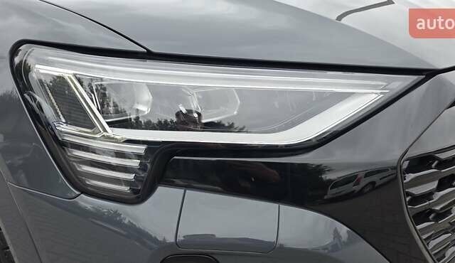 Серый Ауди Q8 Sportback e-tron, объемом двигателя 0 л и пробегом 20 тыс. км за 64800 $, фото 41 на Automoto.ua