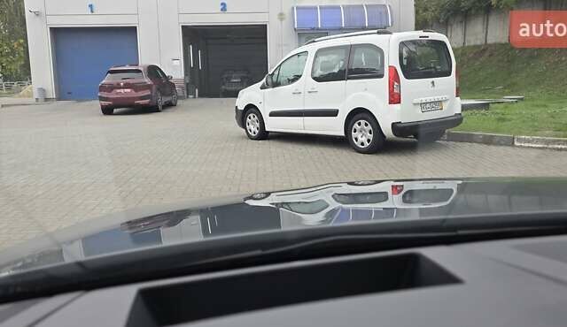 Серый Ауди Q8 Sportback e-tron, объемом двигателя 0 л и пробегом 20 тыс. км за 64800 $, фото 68 на Automoto.ua