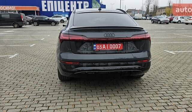 Серый Ауди Q8 Sportback e-tron, объемом двигателя 0 л и пробегом 65 тыс. км за 59999 $, фото 37 на Automoto.ua