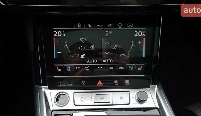 Серый Ауди Q8 Sportback e-tron, объемом двигателя 0 л и пробегом 20 тыс. км за 64800 $, фото 95 на Automoto.ua