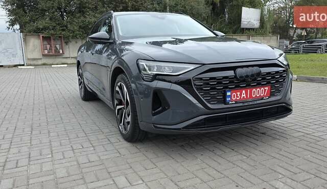 Серый Ауди Q8 Sportback e-tron, объемом двигателя 0 л и пробегом 20 тыс. км за 64800 $, фото 10 на Automoto.ua