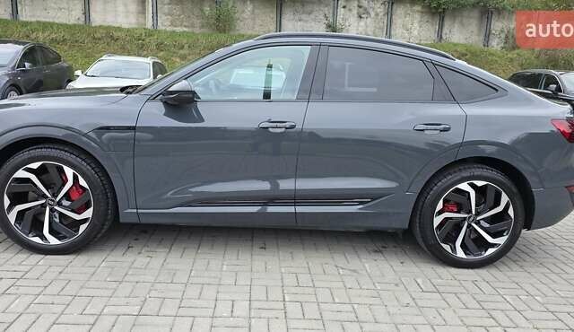Серый Ауди Q8 Sportback e-tron, объемом двигателя 0 л и пробегом 20 тыс. км за 64800 $, фото 28 на Automoto.ua