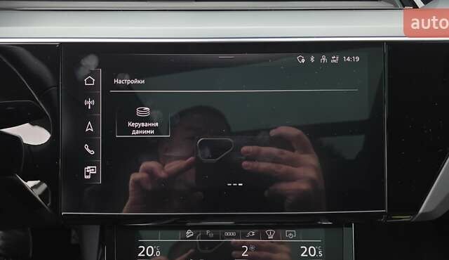 Серый Ауди Q8 Sportback e-tron, объемом двигателя 0 л и пробегом 20 тыс. км за 64800 $, фото 108 на Automoto.ua