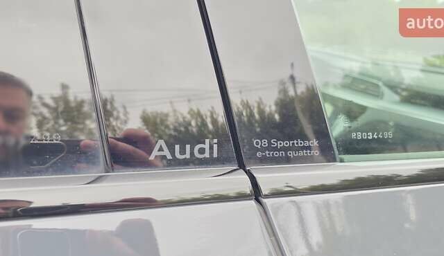 Серый Ауди Q8 Sportback e-tron, объемом двигателя 0 л и пробегом 20 тыс. км за 64800 $, фото 56 на Automoto.ua